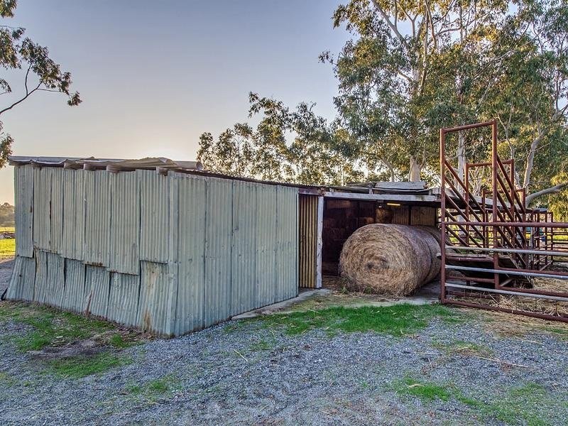 582 Henderson Rd, Hopeland WA 6125