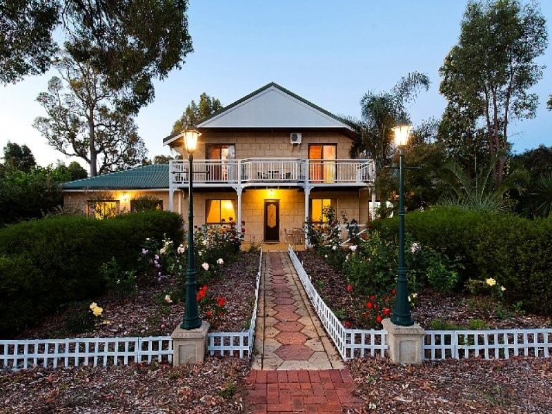 16 Springdale Rd, Karragullen WA 6111