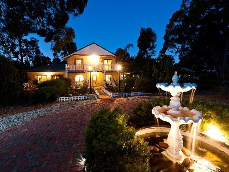 16 Springdale Rd, Karragullen WA 6111