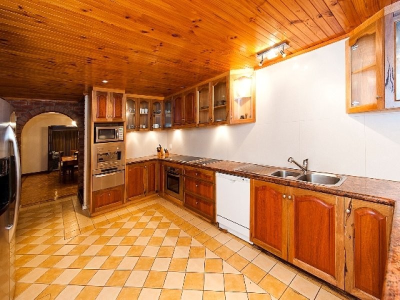 16 Springdale Rd, Karragullen WA 6111