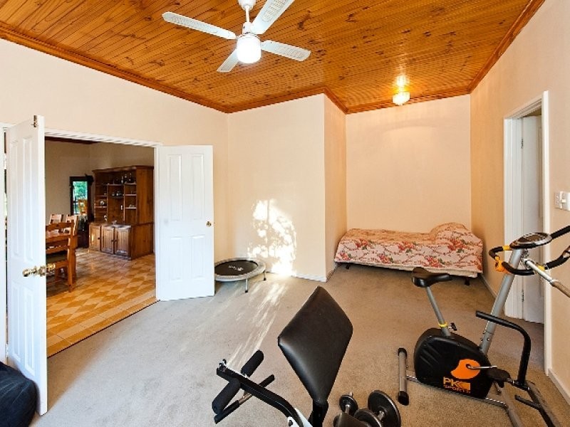 16 Springdale Rd, Karragullen WA 6111