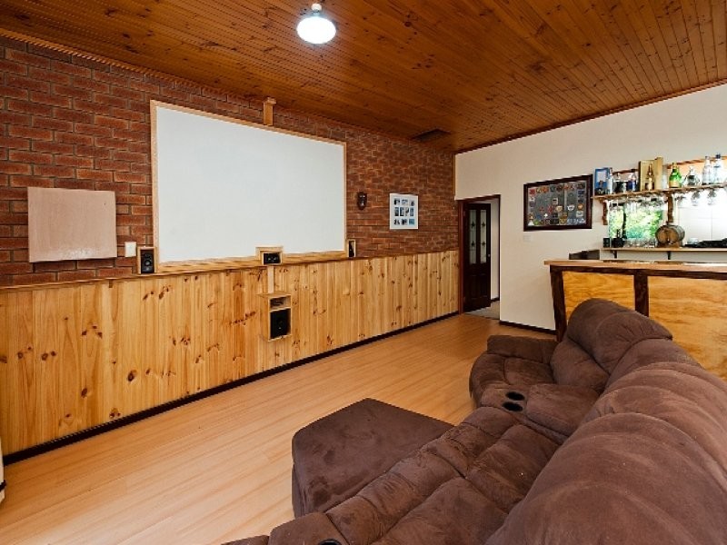 16 Springdale Rd, Karragullen WA 6111