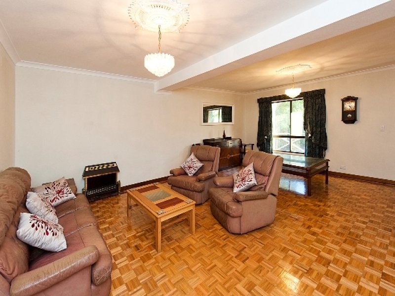 16 Springdale Rd, Karragullen WA 6111