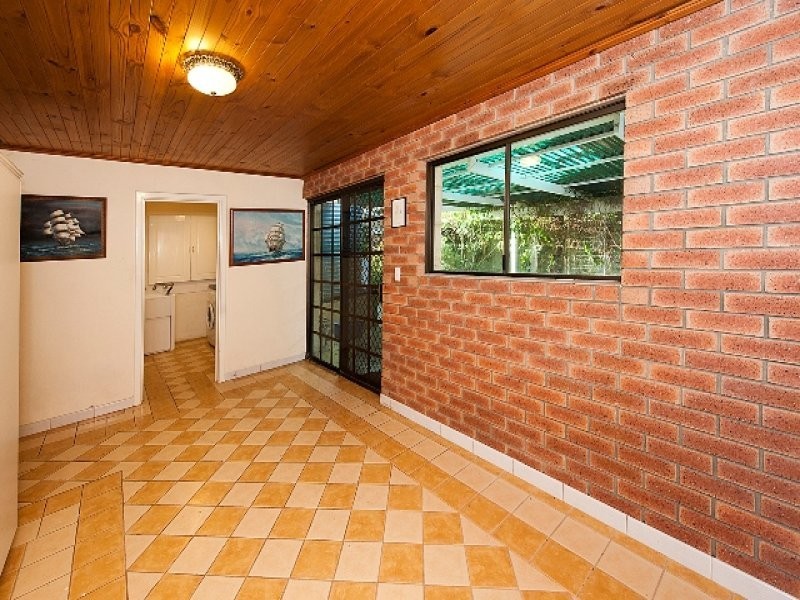 16 Springdale Rd, Karragullen WA 6111