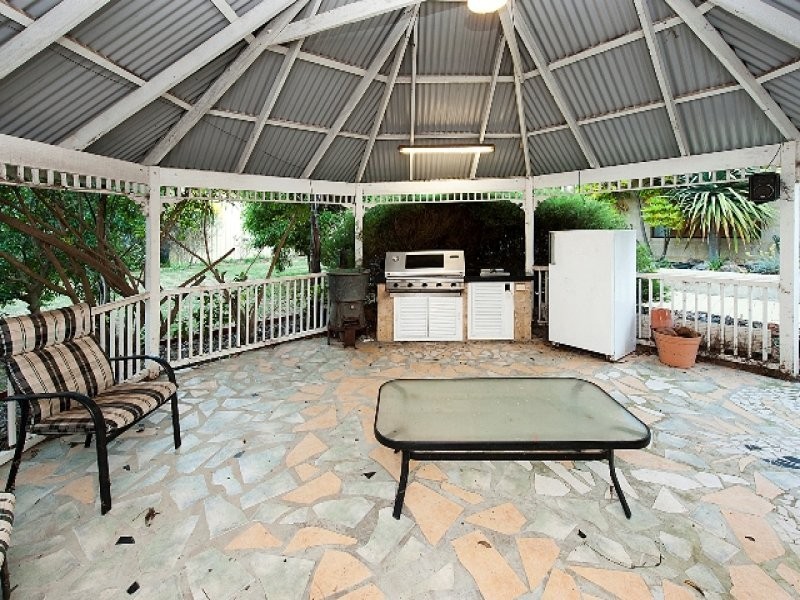 16 Springdale Rd, Karragullen WA 6111