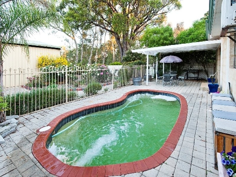 16 Springdale Rd, Karragullen WA 6111