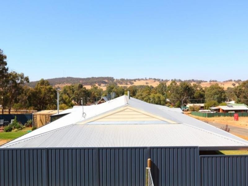 10 Dunmall Drive, Wandering WA 6308
