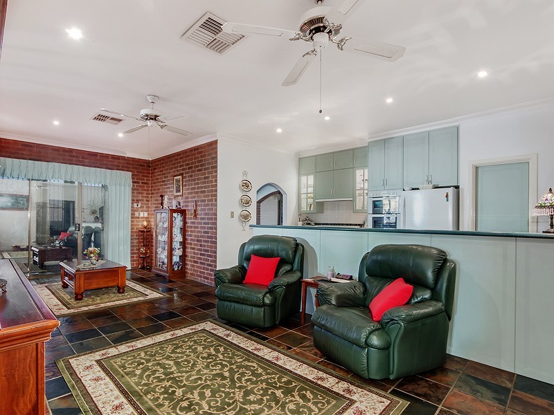 31 Onyx Road, Mount Richon WA 6112