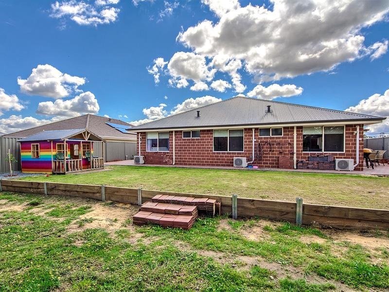 76 Mead St, Byford WA 6122