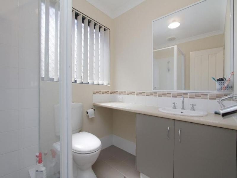 8/13 Devonshire Tce, Armadale WA 6112
