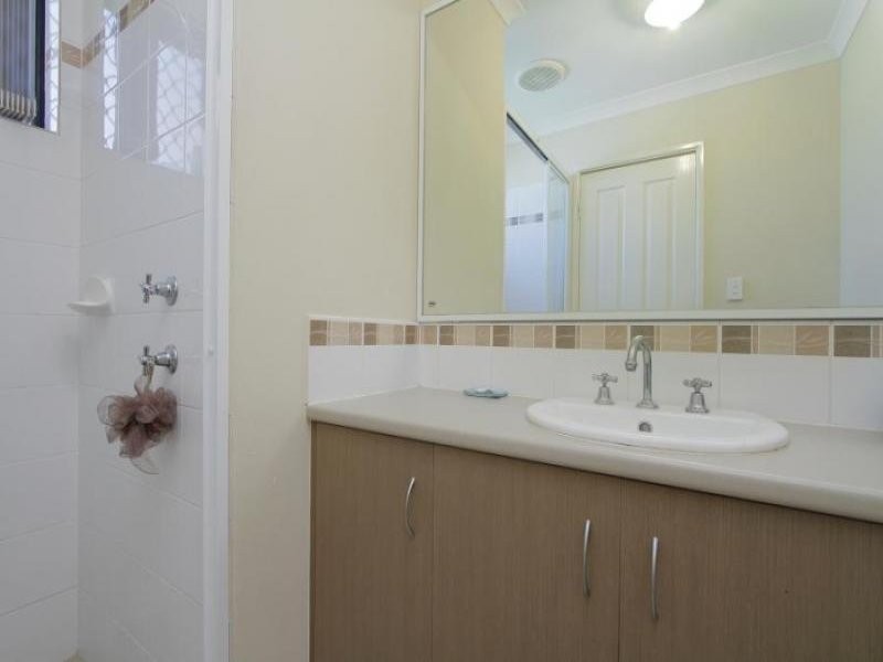 8/13 Devonshire Tce, Armadale WA 6112