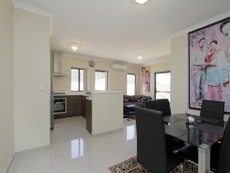8/13 Devonshire Tce, Armadale WA 6112