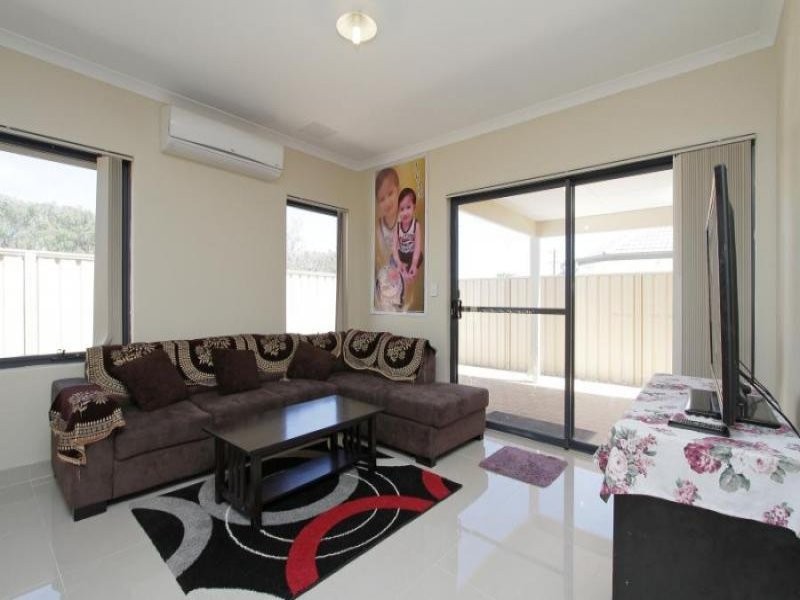 8/13 Devonshire Tce, Armadale WA 6112