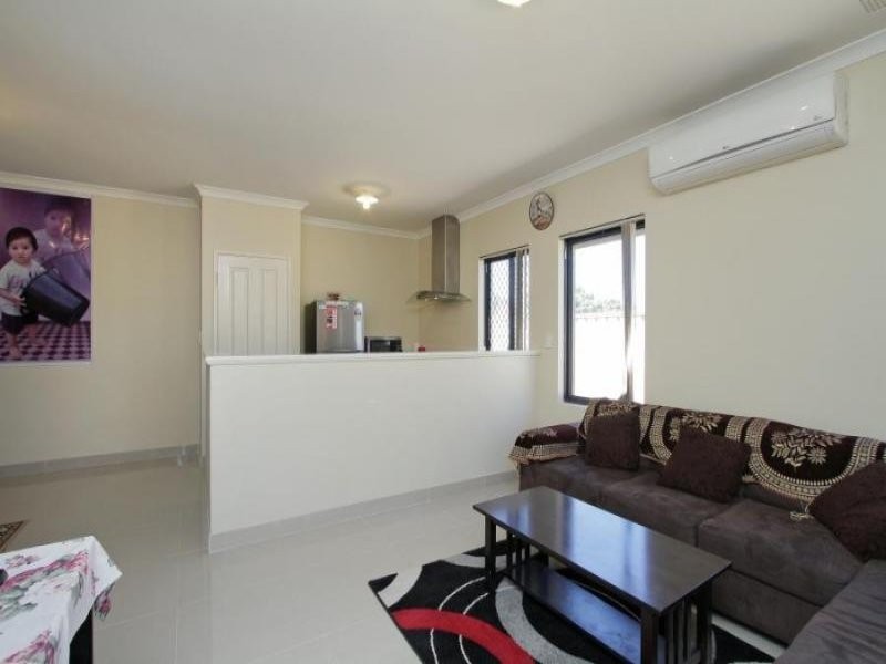 8/13 Devonshire Tce, Armadale WA 6112