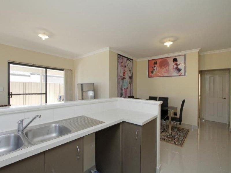 8/13 Devonshire Tce, Armadale WA 6112