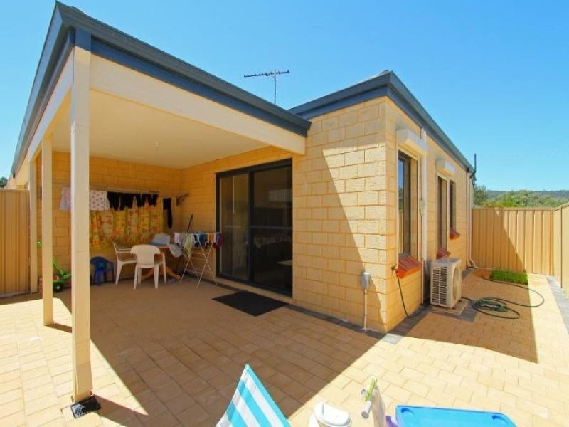8/13 Devonshire Tce, Armadale WA 6112