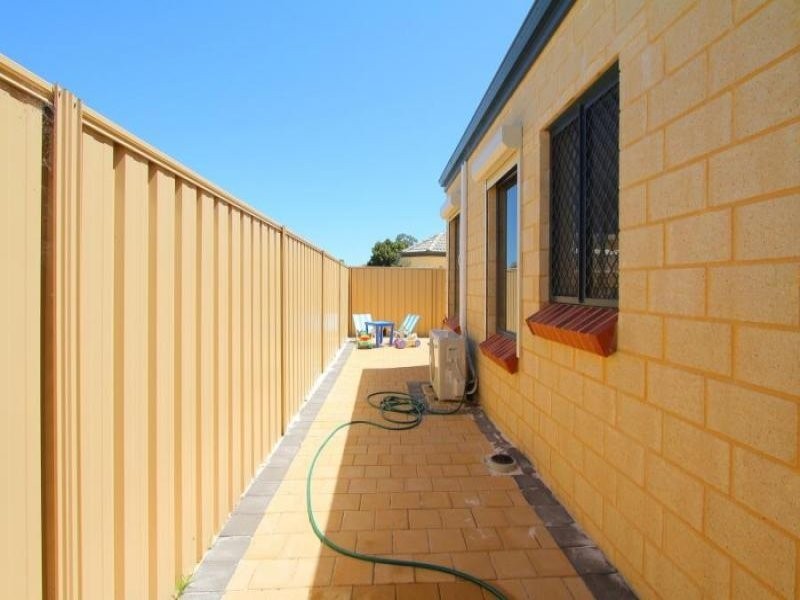 8/13 Devonshire Tce, Armadale WA 6112
