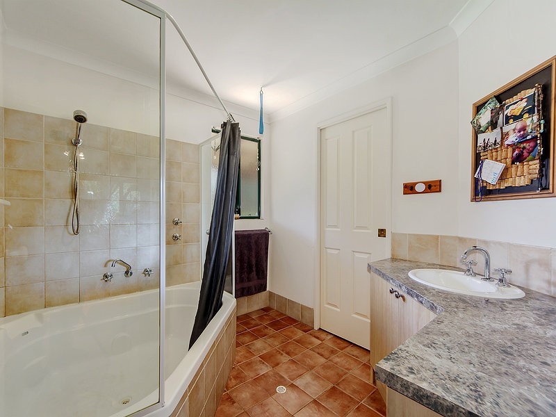 8 Scarpview Drive, Serpentine WA 6125