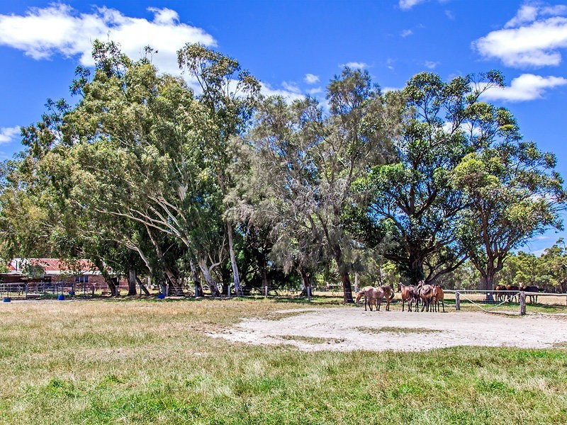 11 Lowlands Road, Mardella WA 6125