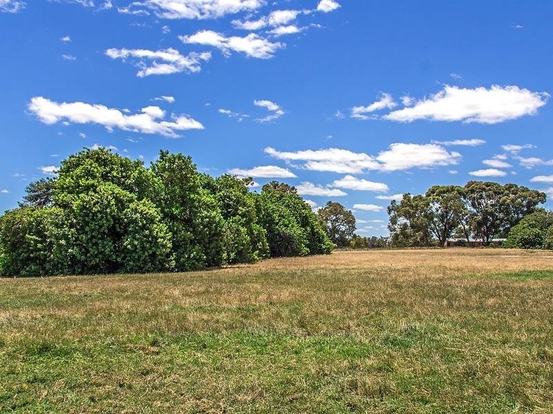 11 Lowlands Road, Mardella WA 6125