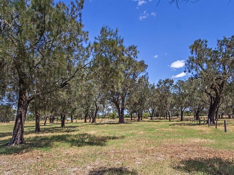 11 Lowlands Road, Mardella WA 6125