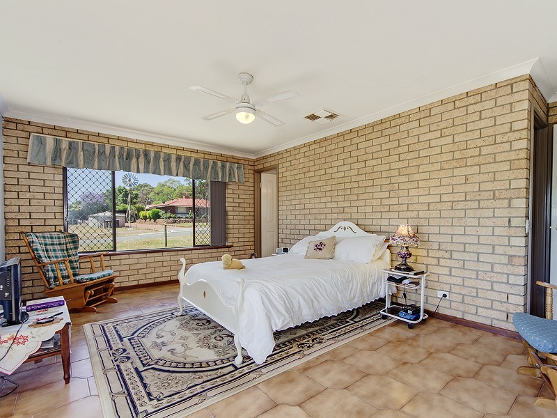 70 Linton Street, Byford WA 6122