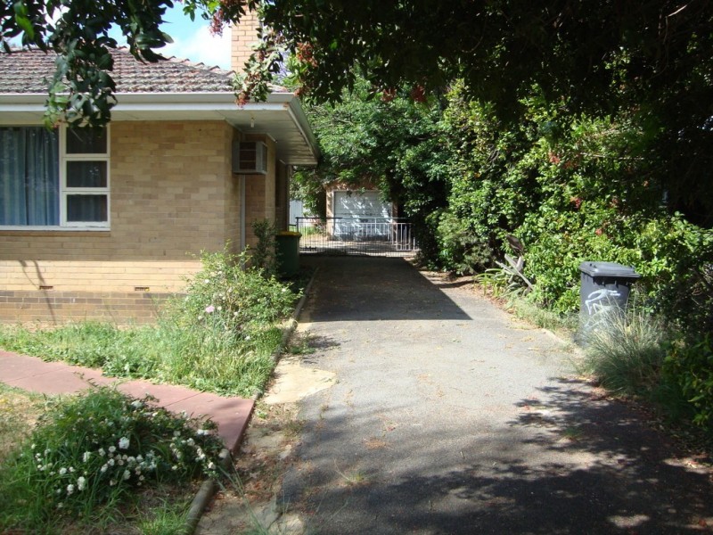 33 Fifth Road, Armadale WA 6112