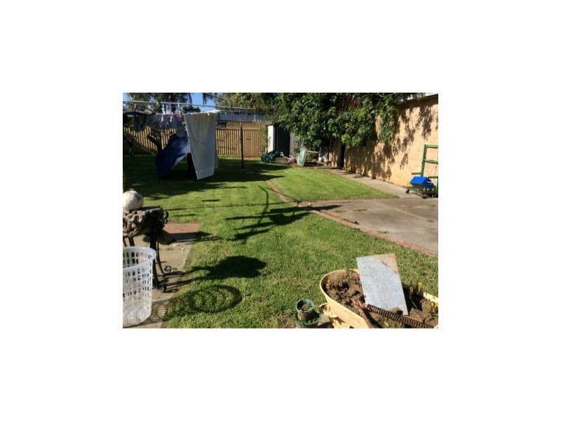 33 Fifth Road, Armadale WA 6112