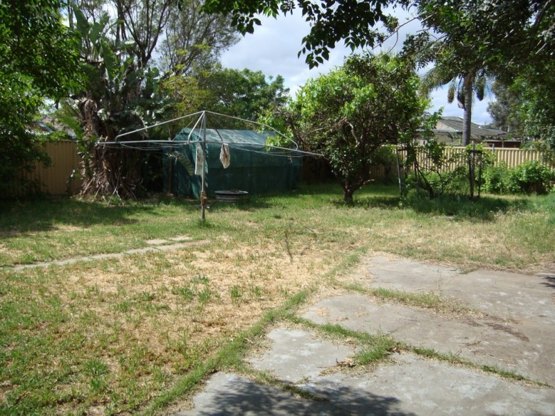 33 Fifth Road, Armadale WA 6112