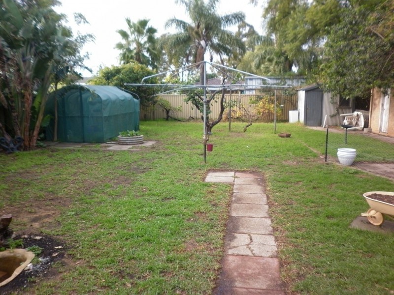 33 Fifth Road, Armadale WA 6112