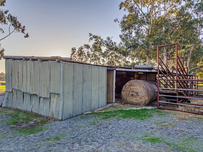 582 Henderson Rd, Hopeland WA 6125