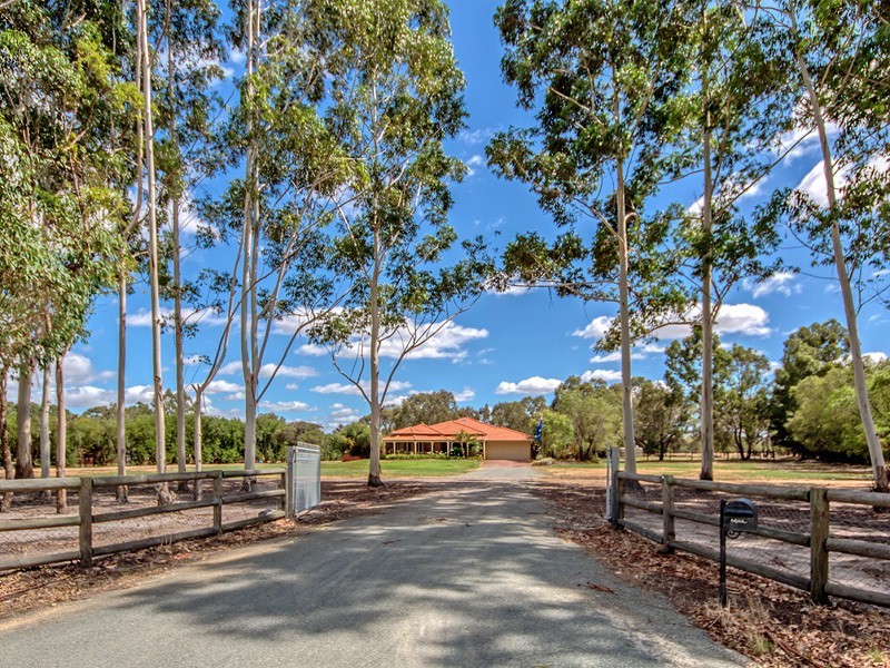 75 Spears Drive, Oakford WA 6121