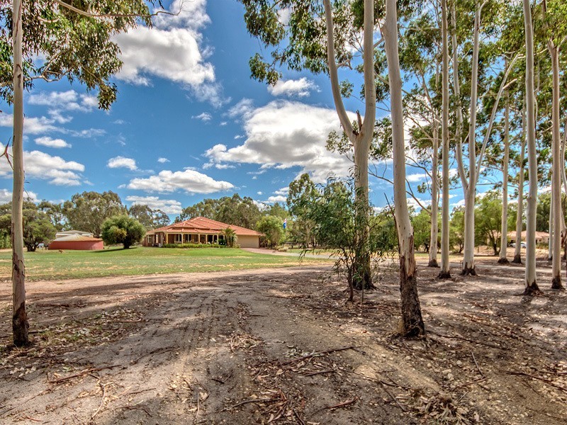 75 Spears Drive, Oakford WA 6121