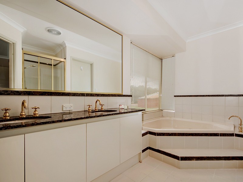 75 Spears Drive, Oakford WA 6121