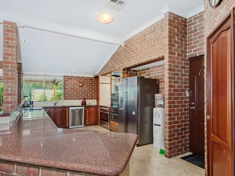 75 Spears Drive, Oakford WA 6121