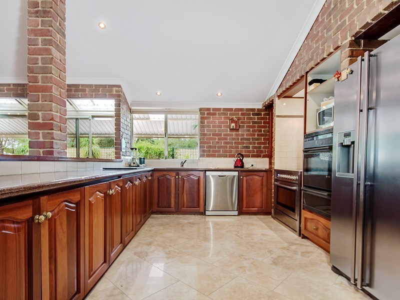 75 Spears Drive, Oakford WA 6121