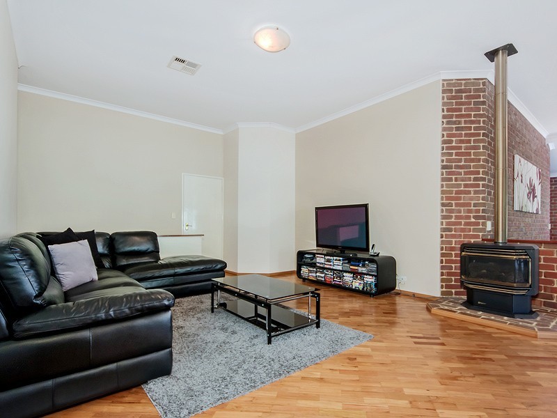 75 Spears Drive, Oakford WA 6121