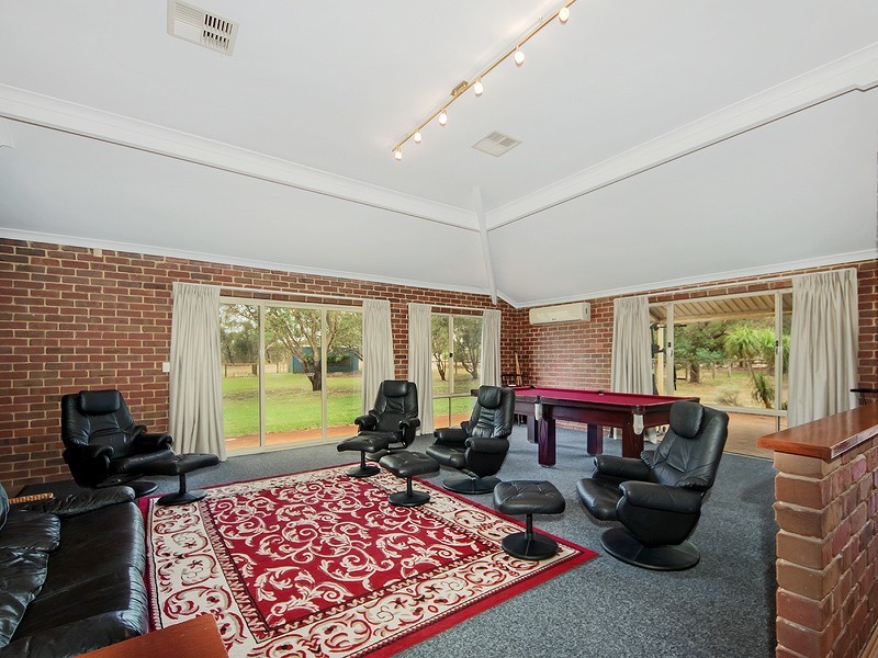 75 Spears Drive, Oakford WA 6121