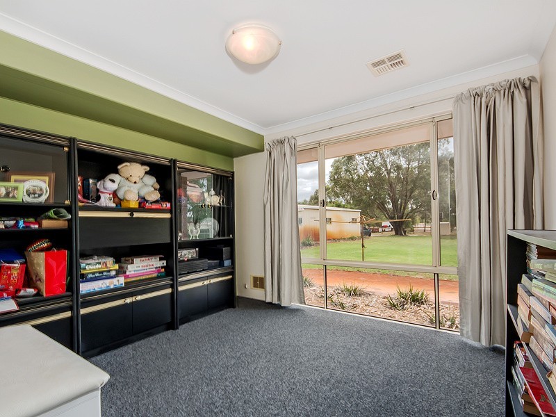 75 Spears Drive, Oakford WA 6121