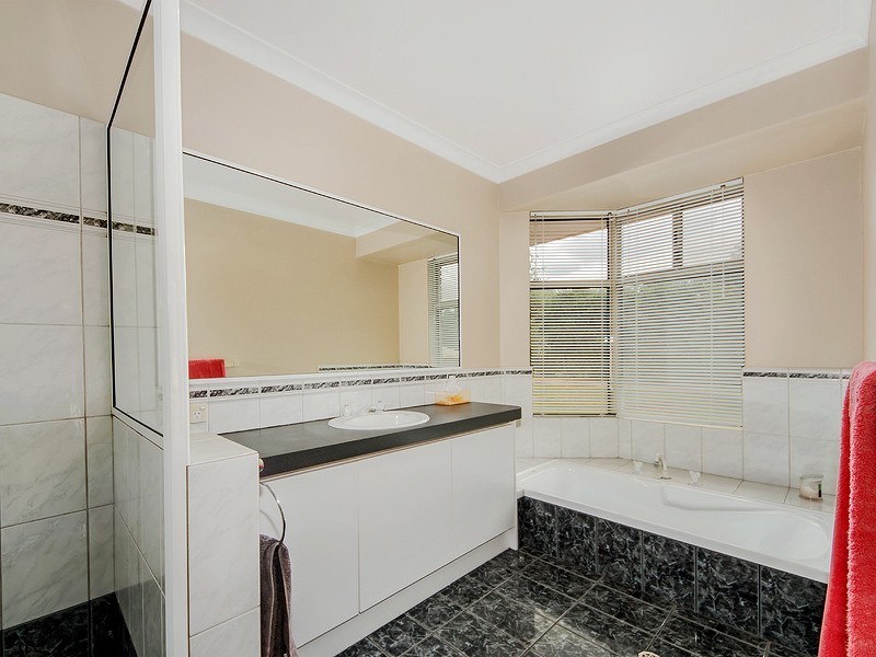 75 Spears Drive, Oakford WA 6121