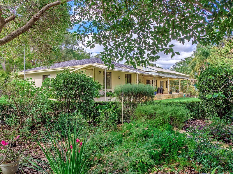 19 Bernborough way, Darling Downs WA 6122