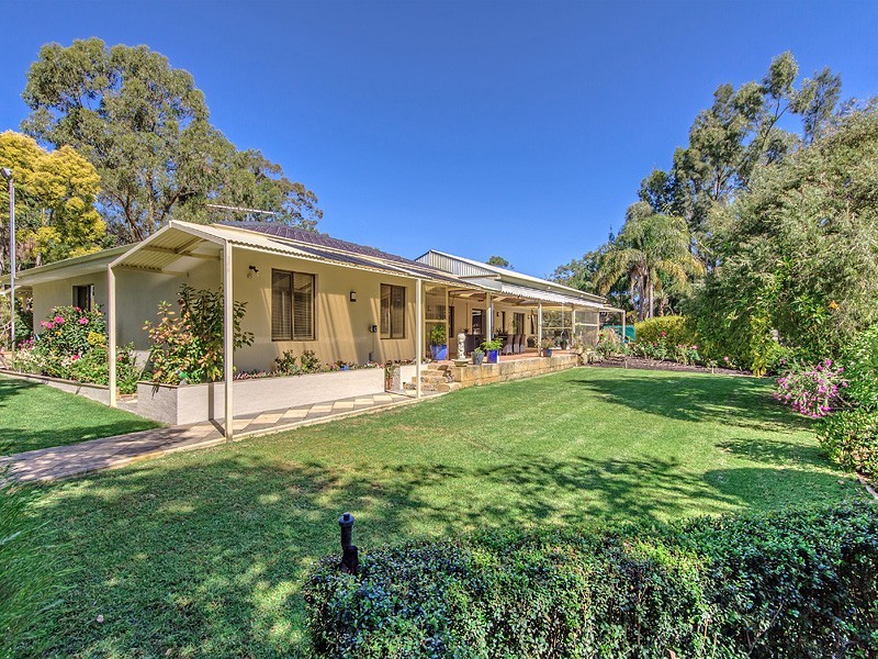 19 Bernborough way, Darling Downs WA 6122