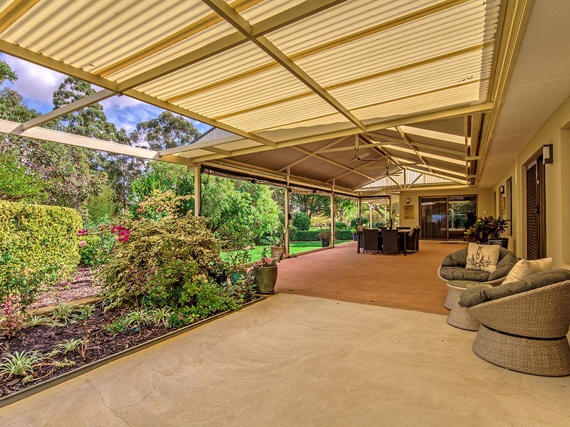 19 Bernborough way, Darling Downs WA 6122