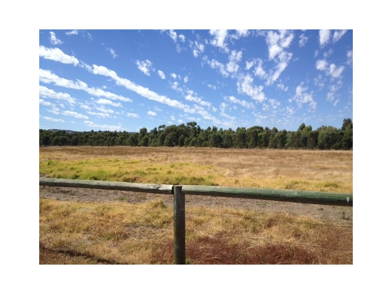 9 Lampiter Drive, Mardella WA 6125