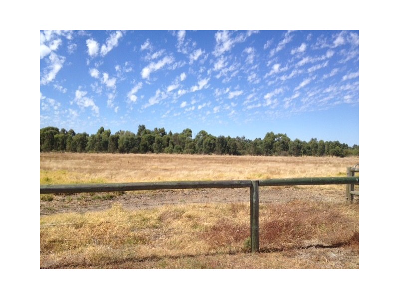 9 Lampiter Drive, Mardella WA 6125