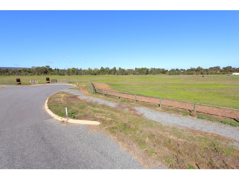 9 Lampiter Drive, Mardella WA 6125