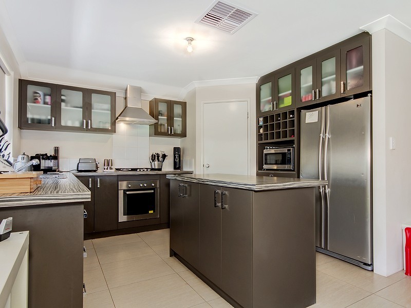 14 Calneggia Drive, Byford WA 6122