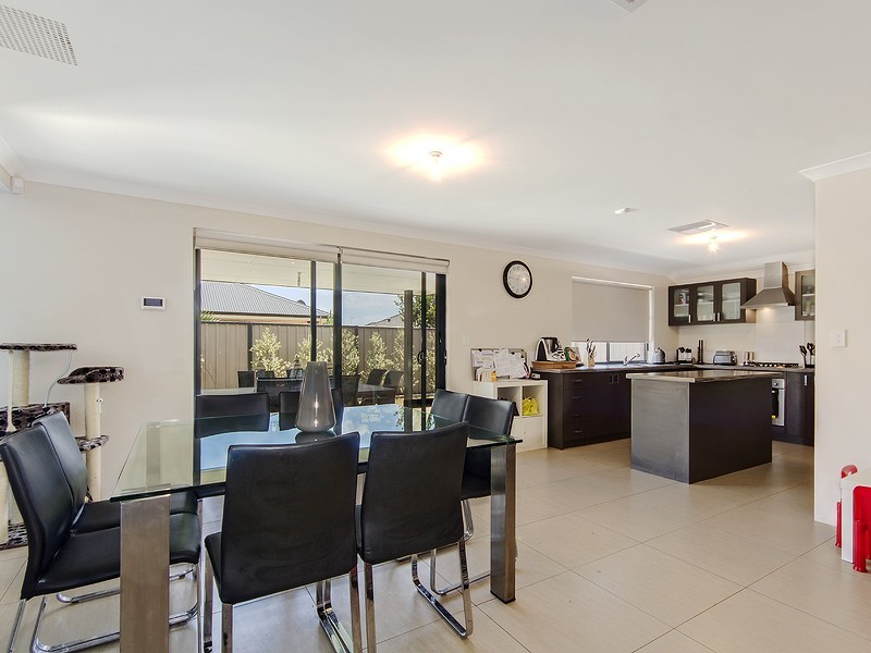 14 Calneggia Drive, Byford WA 6122