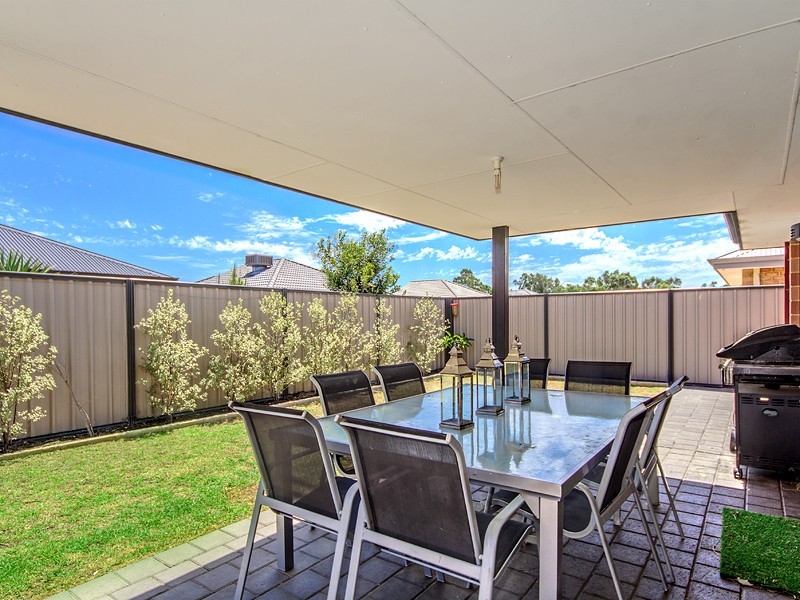 14 Calneggia Drive, Byford WA 6122
