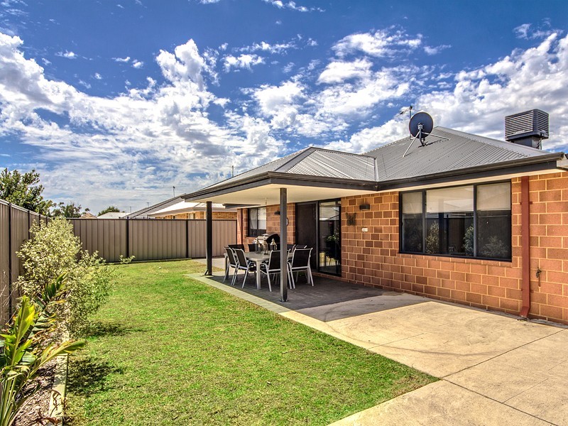 14 Calneggia Drive, Byford WA 6122